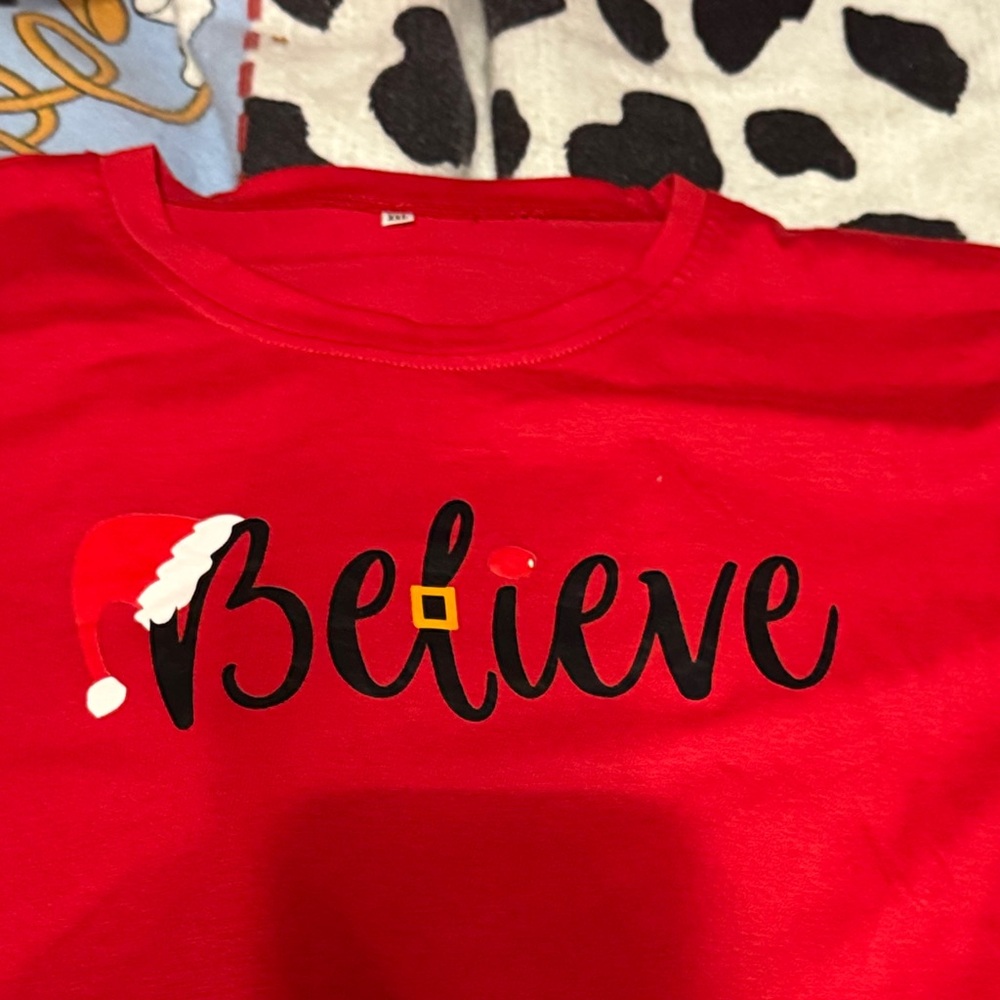 Gildan Red 'Believe' Santa Hat T-Shirt